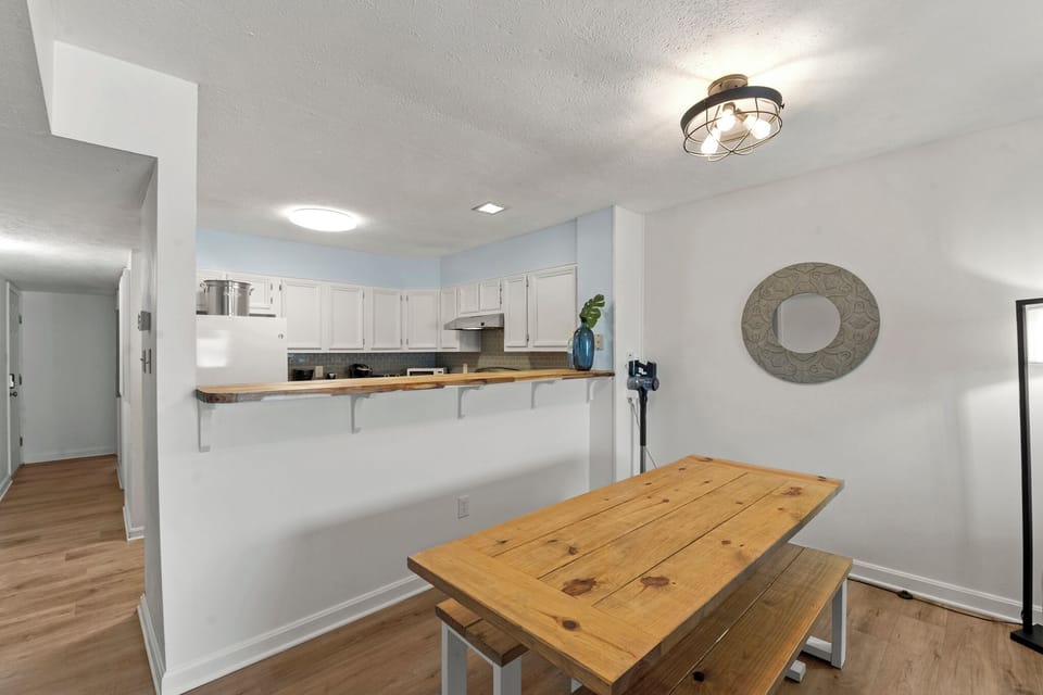 OSF27: Bammer's Beach Spot | Dining Area