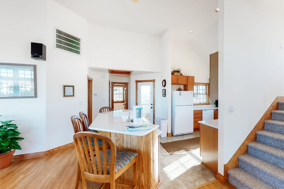 PI36: Palm Pines | Top Level Kitchen