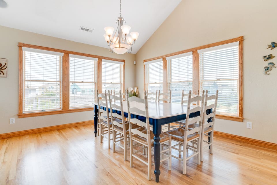 VOH18: Pamela's | Top Level Dining Area