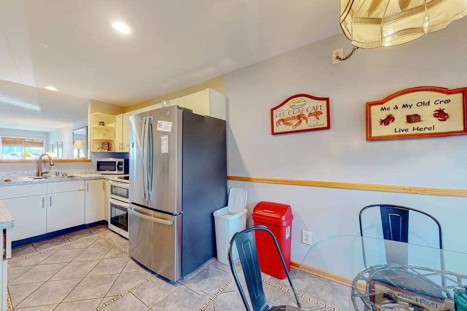 DU013: Flip Flops Inn | Kitchen