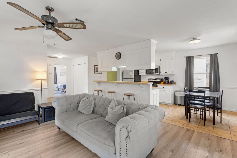 KDN1175: The Flying Dutchman | Living Area