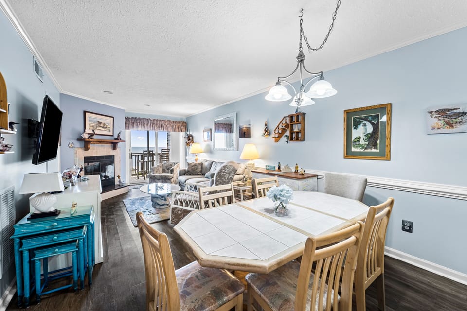 RC09: Sunrise Watch | Dining area