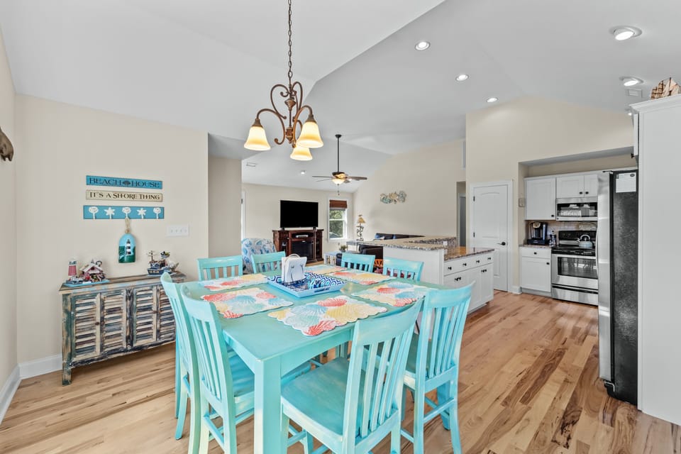 KDS0200: Chillin' Time | Top Level Dining Area