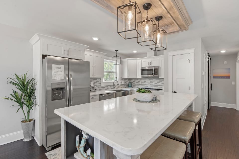 KDN0821: Coastal Unwind | Mid Level Kitchen