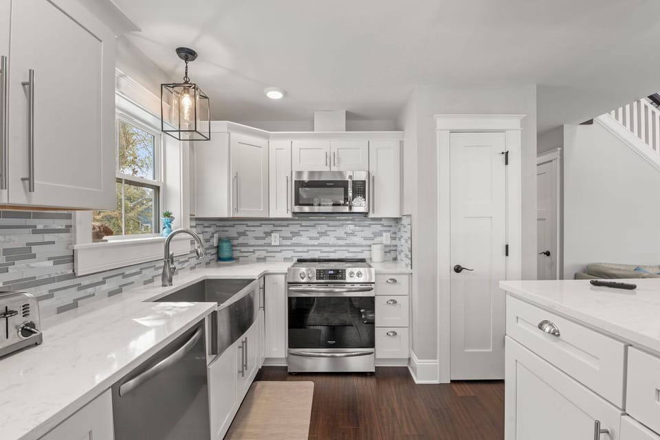 KDN0821: Coastal Unwind | Mid Level Kitchen