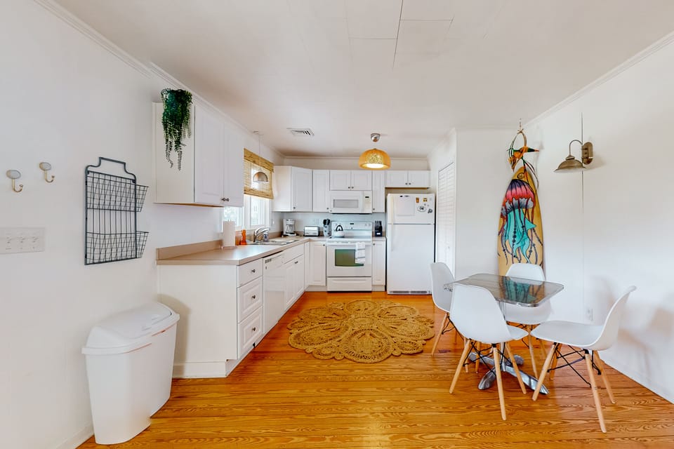KDN0783: Horizon's Edge | Dining Area & Kitchen
