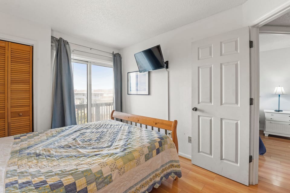 KDS011: Outer Banks Escape | Bedroom 1