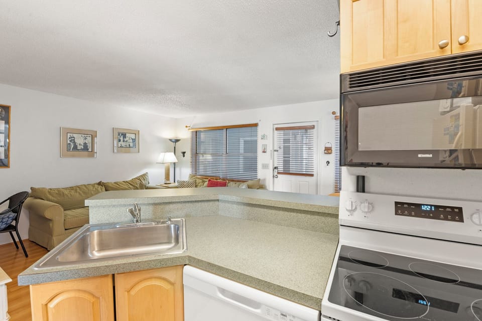 KDS011: Outer Banks Escape | Kitchen