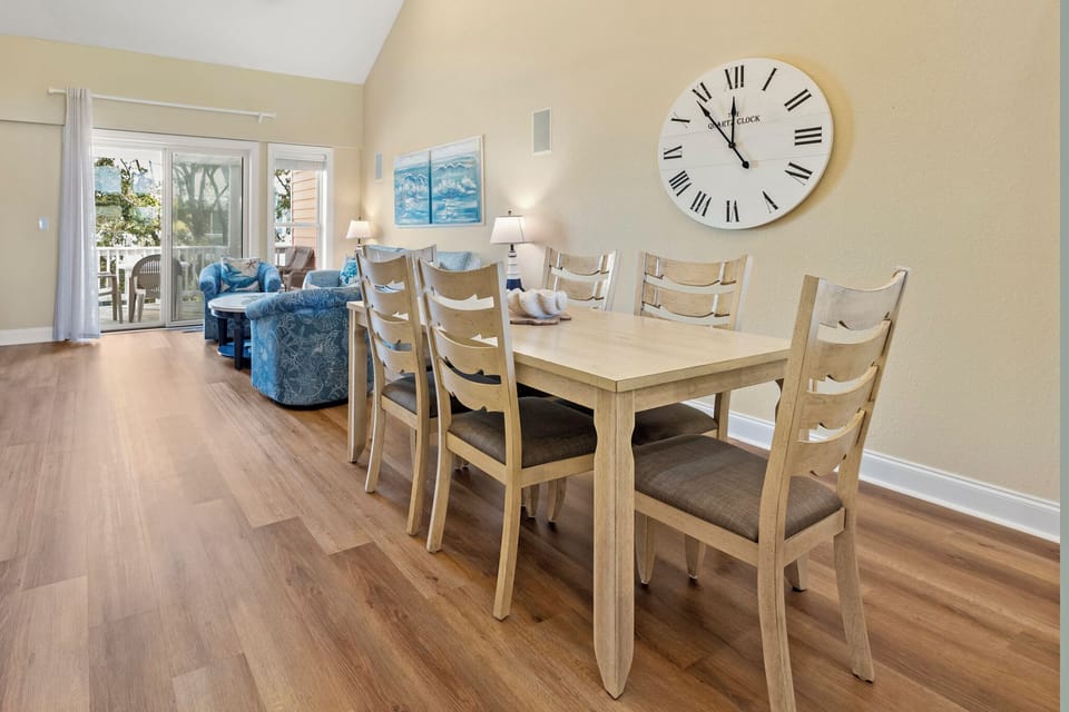 BB308B: Carless Whisper | Dining Area