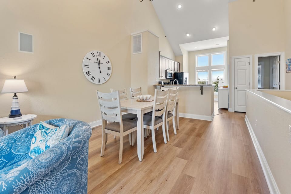 BB308B: Carless Whisper | Dining Area
