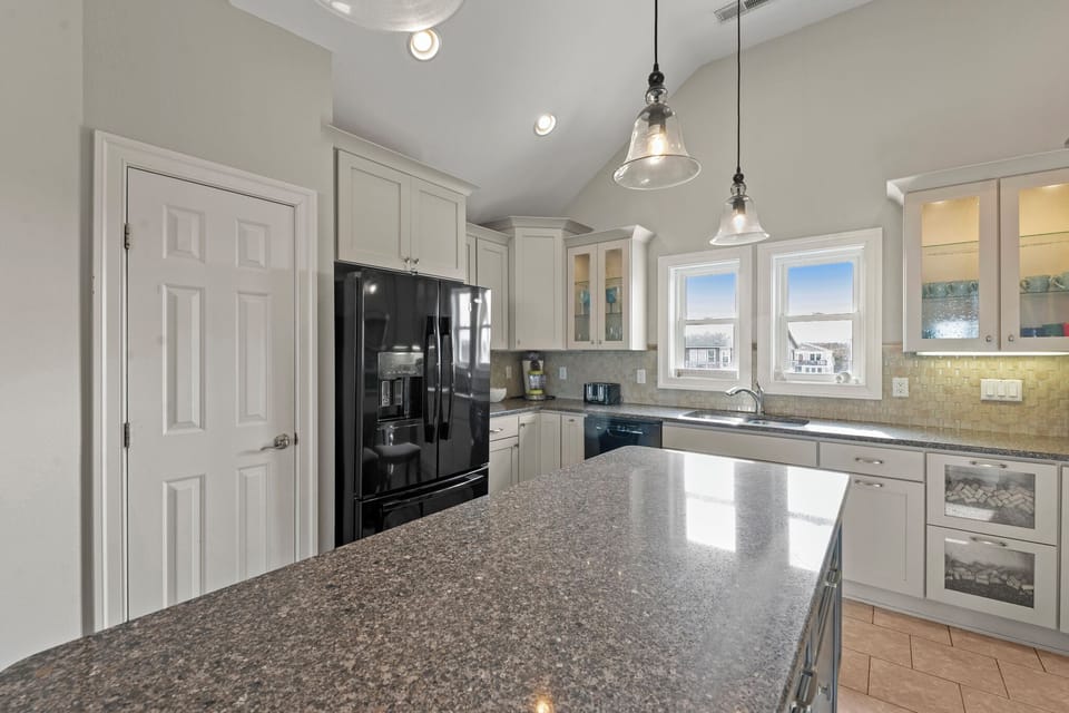 NH0906: Sweet Retreat in Nags Head | Top Level Kitchen