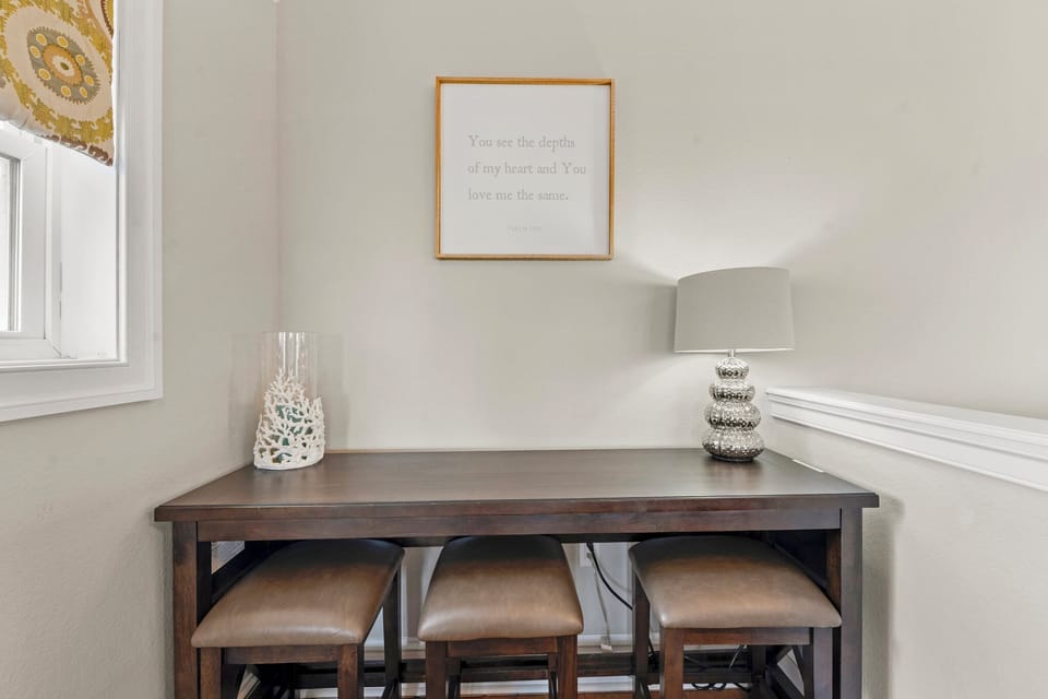 NH0906: Sweet Retreat in Nags Head | Top Level Dining Area