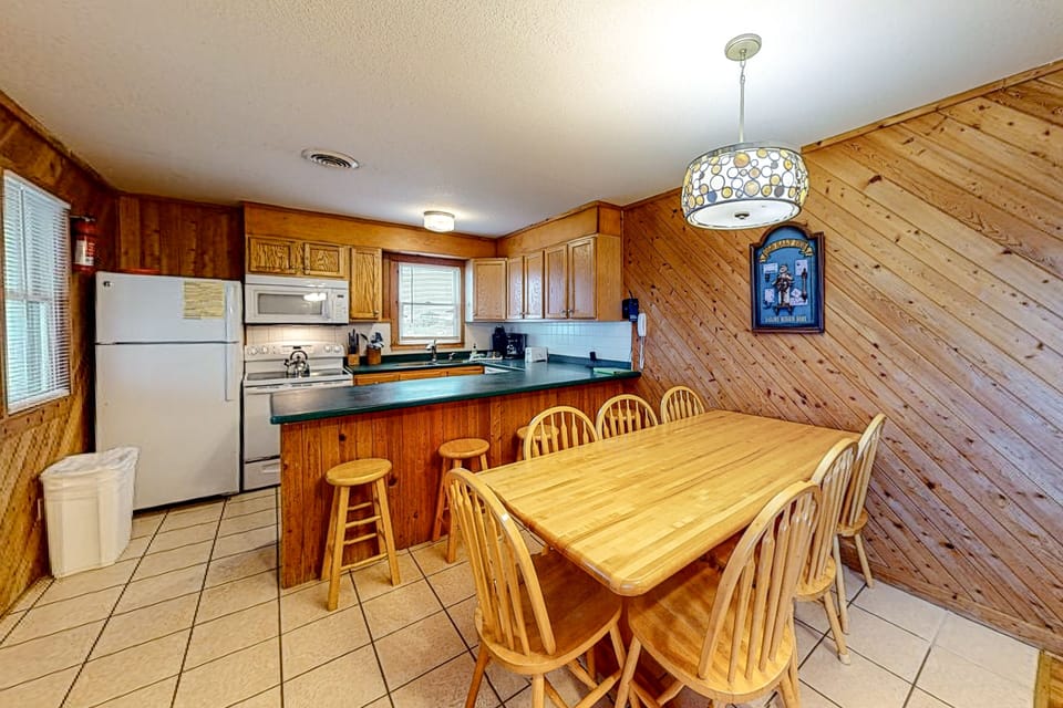 SN4922: Blissful Beach House | Kitchen | Dinning area