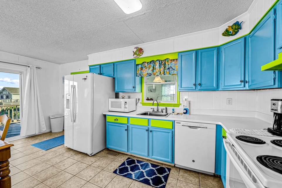 SN1317: Outer Banks Beachfront Bungalow | Kitchen