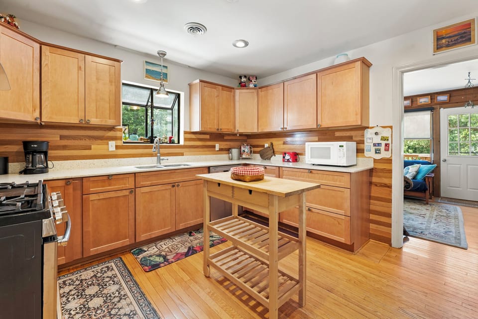 SH59: Retreat at Turtle Pond | Kitchen