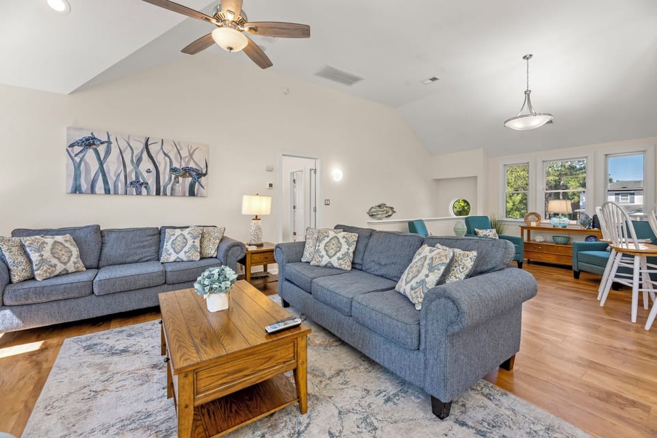WH580: Shore Thing | Top Level Living Area