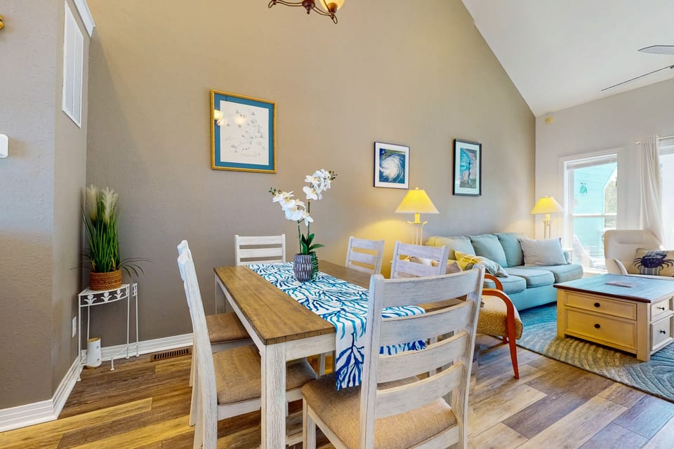 BB1105: The Aloha Shack | Dining area