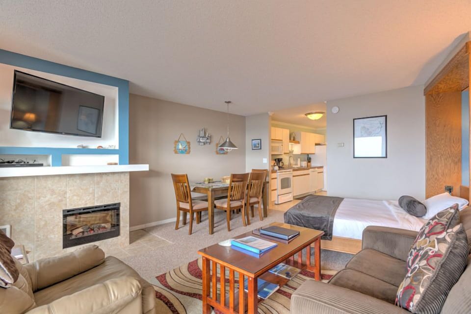 This inviting studio offers a full kitchen, complete with modern appliances, and a welcoming living area perfect for relaxation.