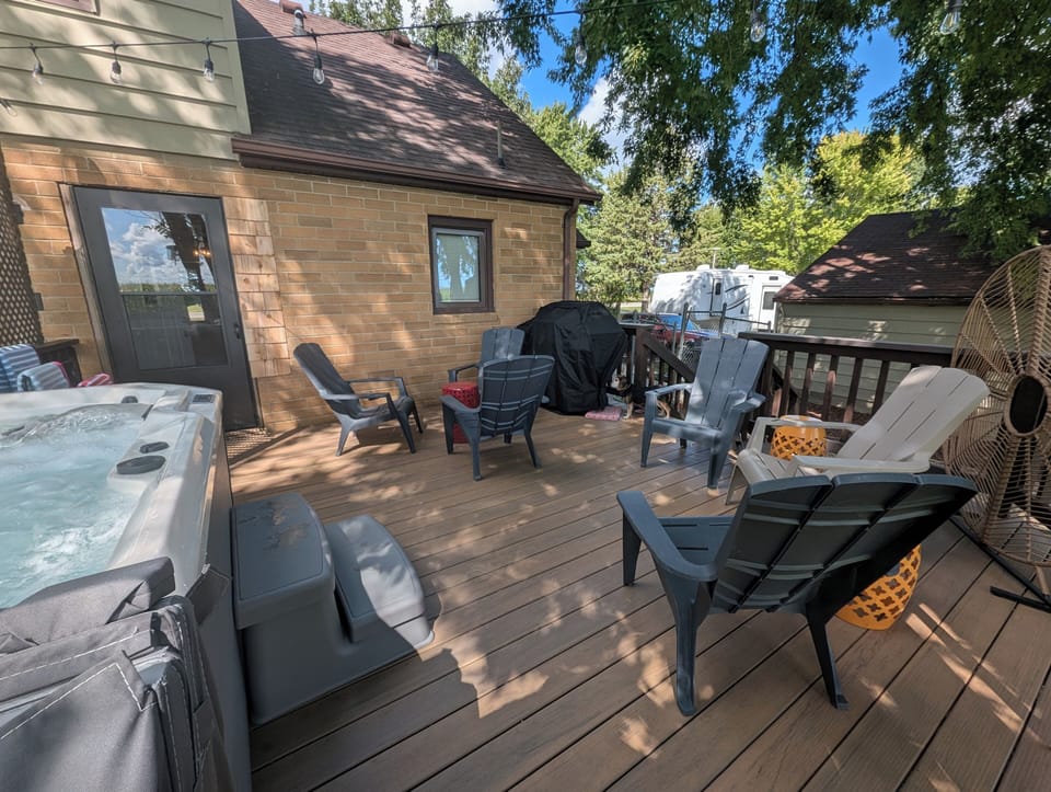 Deck with gas grill & hot tub