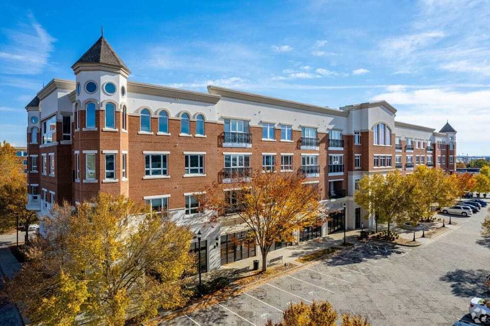 Welcome to The Gateway Village, where modern comfort meets convenience. Enjoy a fully furnished apartment in a beautiful brick building near top dining, shopping, and healthcare centers in Murfreesboro.