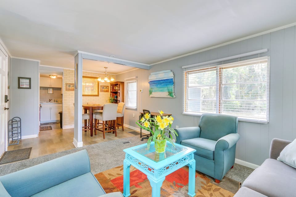 Sitting Room | Free WiFi | Central Heating & A/C