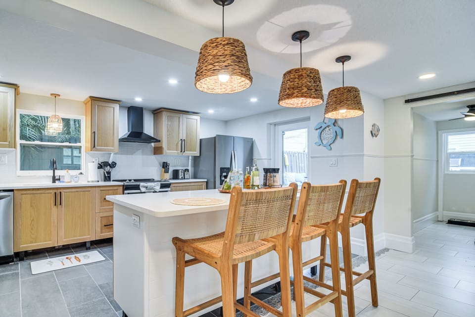 Breakfast Bar | Kitchen