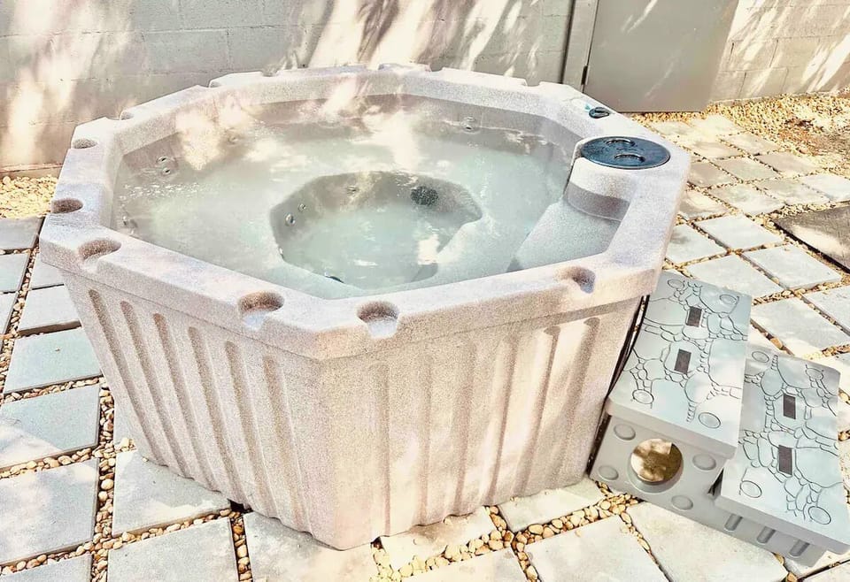 Outdoor spa tub