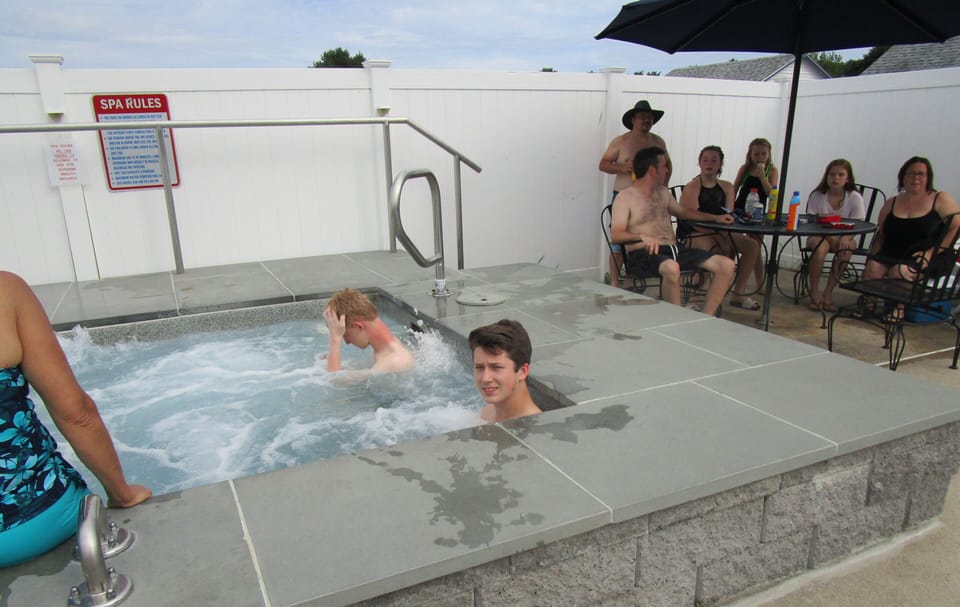 Outdoor spa tub