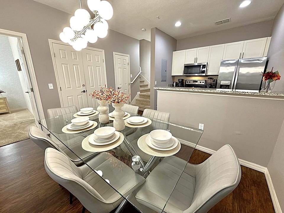 Dining1
