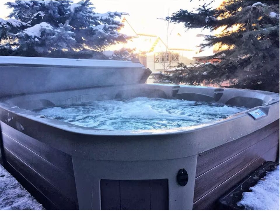 Hot tub