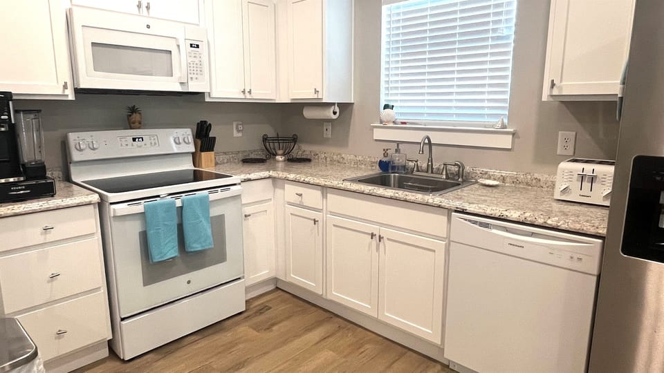 Fully stocked kitchen to prepare & serve meals