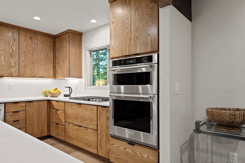 Enjoy using the gas powered cooktop and brand new oven to cook 