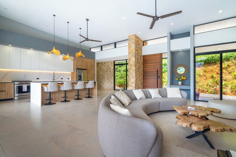 Enjoy great meals prepared in this fully equipped kitchen!