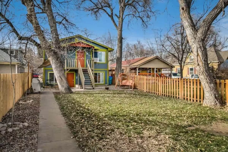 Rise-N-Shine-Rentals-Vacation-Rentals-Fort-Collins-CO-Airbnb-VRBO-back-yard-shared