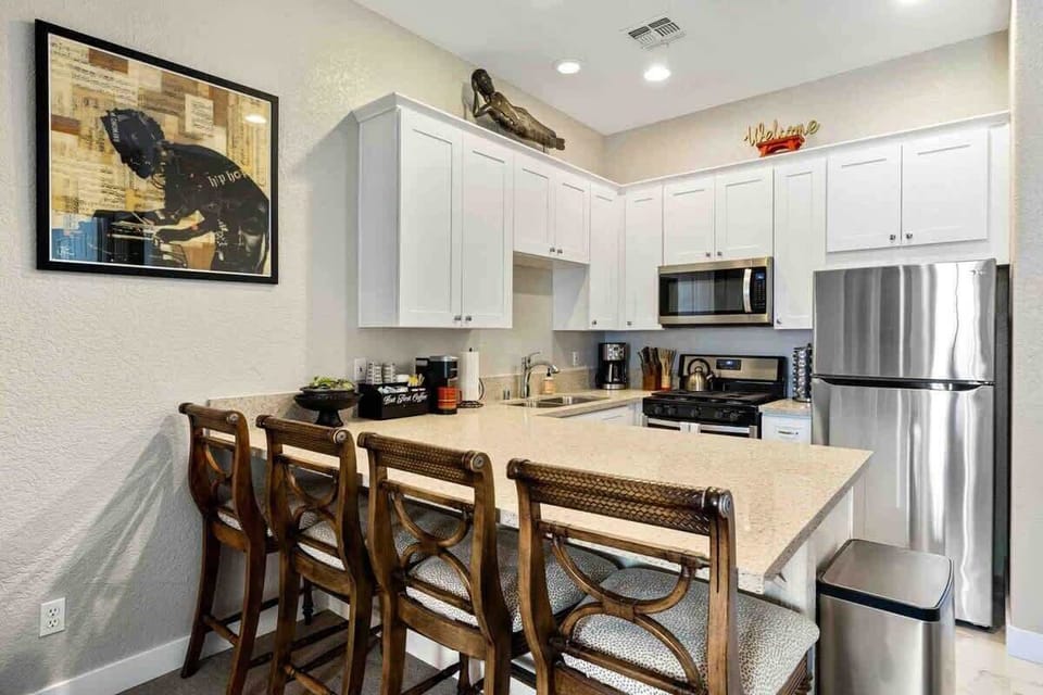 Modern kitchen with breakfast bar