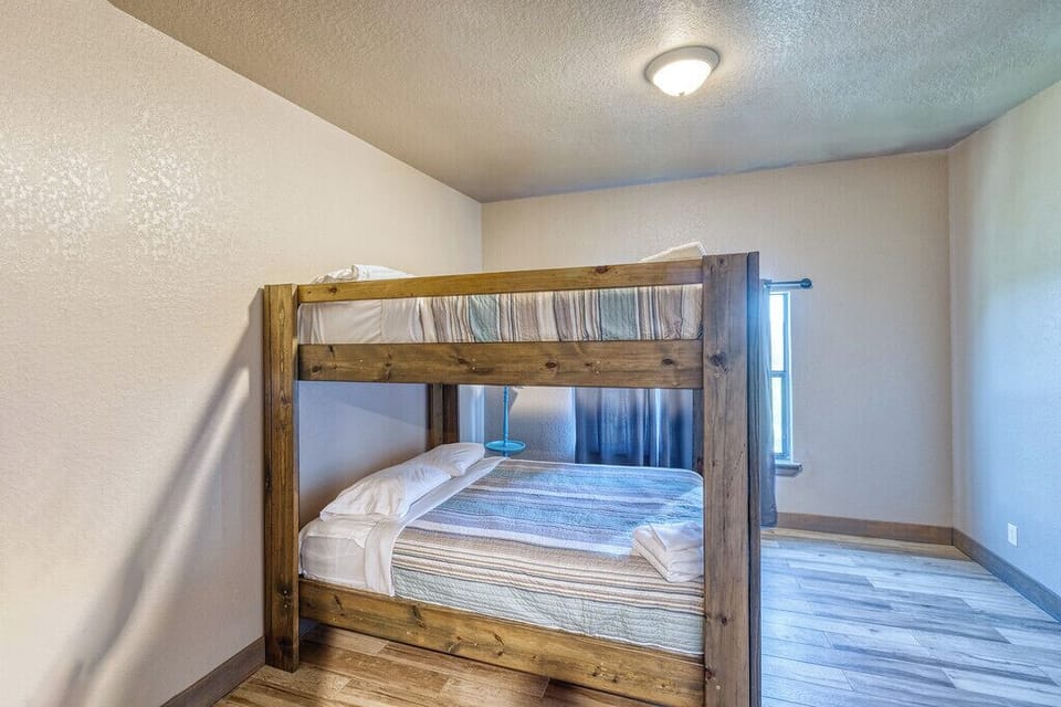 middle upstairs bedroom