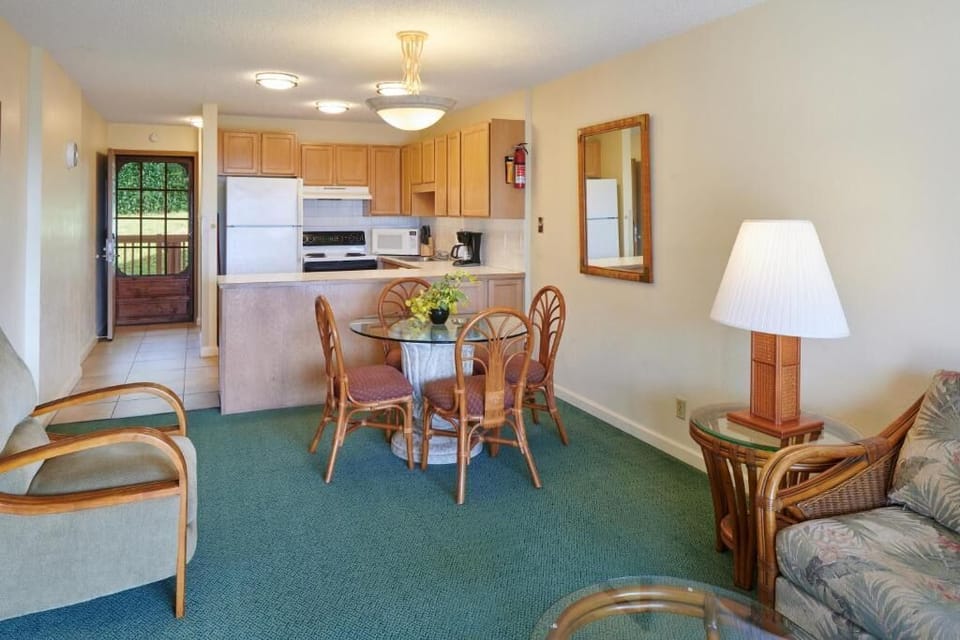 Cook and dine with ease in a practical, open kitchen.