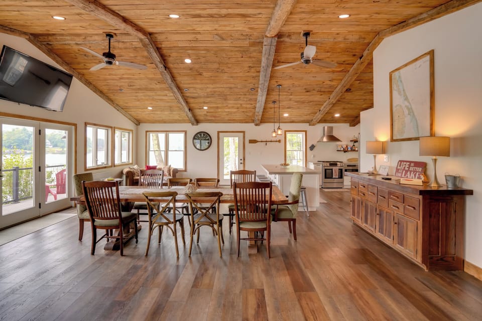 Dining Area | Dining Table | Dishware/Flatware | Main Level