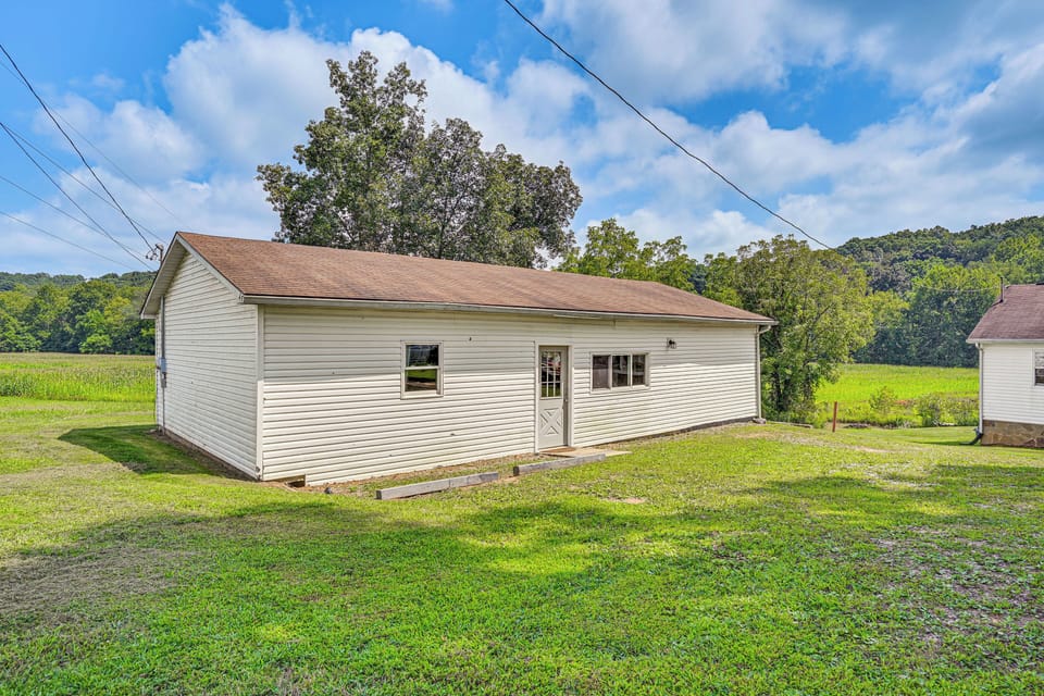 Belpre Vacation Rental | 1BR | 1BA | Step-Free Access | 800 Sq Ft