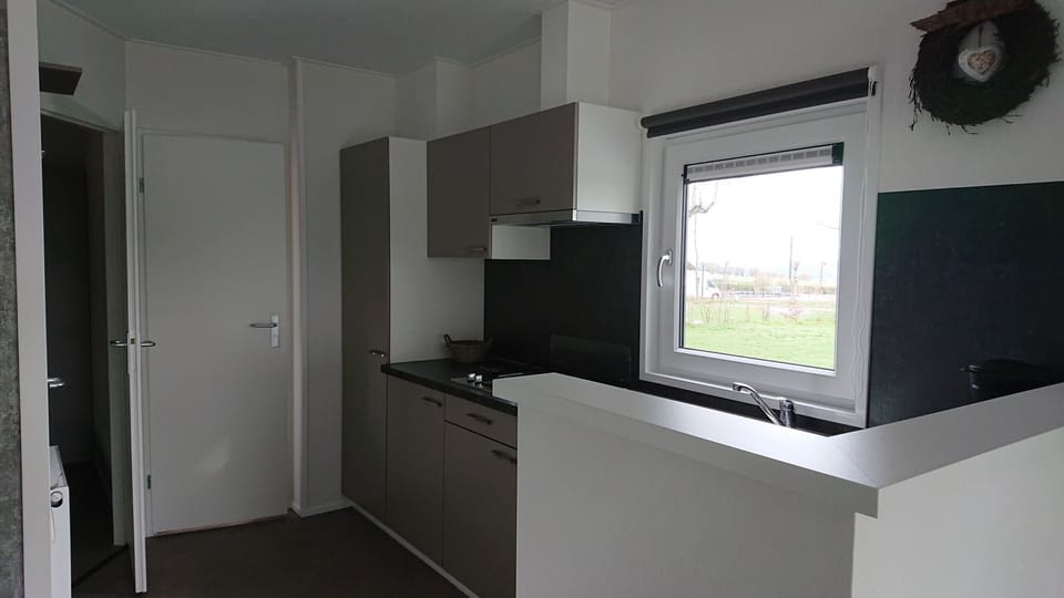 Kitchen of Camping Natuurlijk Limburg – Weiland 4