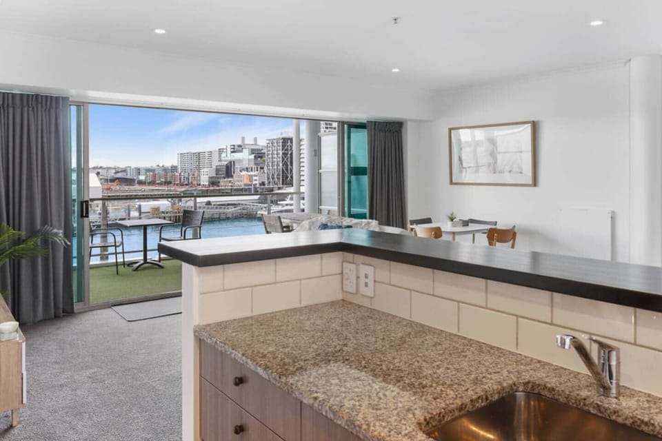Kitchen island, view of the city