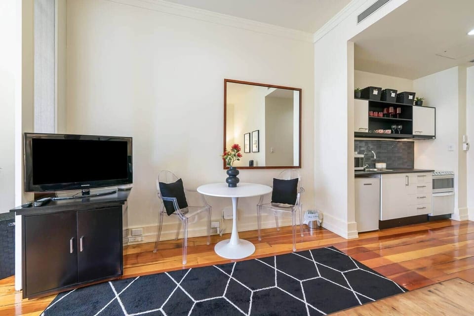 TV, dining area, kitchen