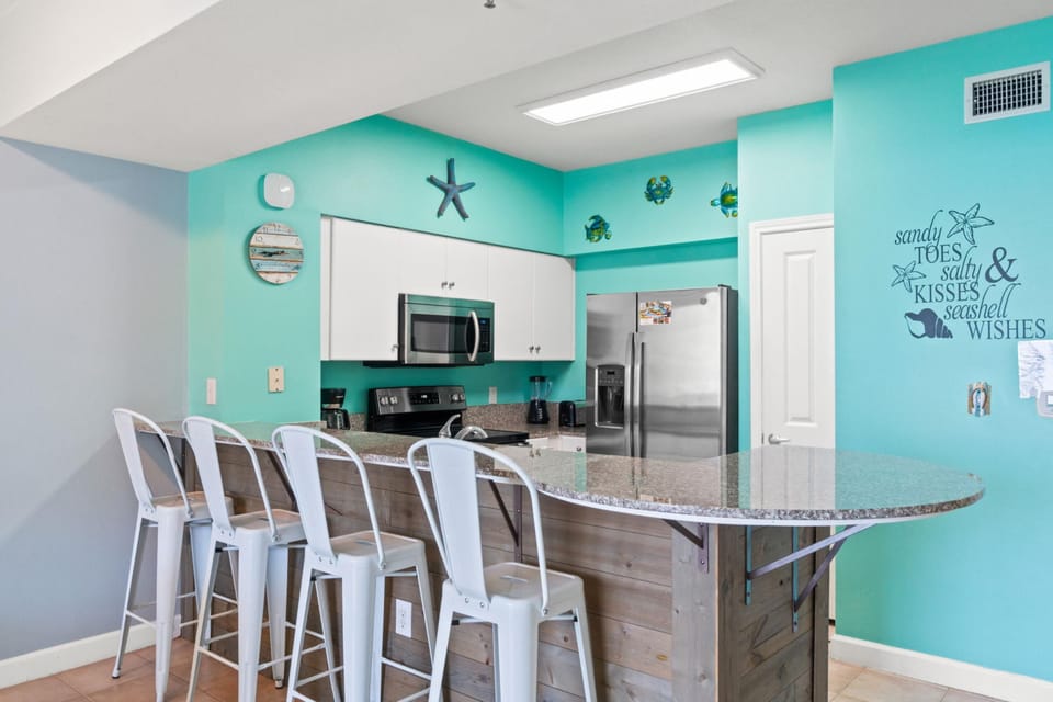 Kitchen with Breakfast Bar