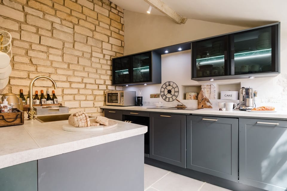 College Cottage Kitchen - StayCotswold
