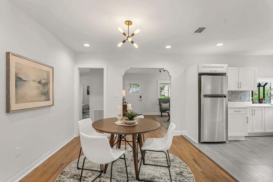 Dining area with seating for 4
