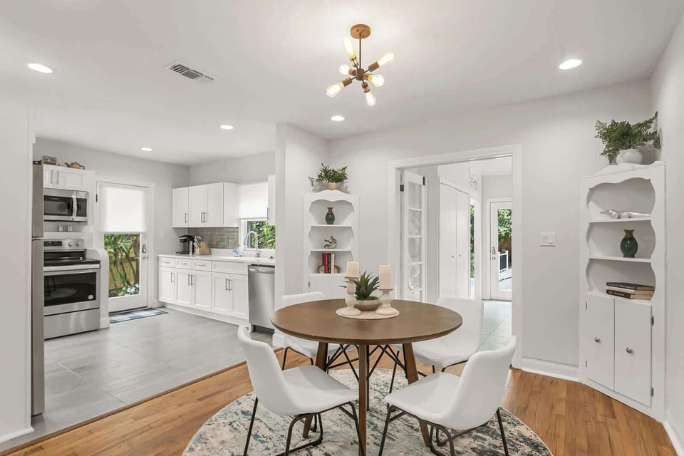 Dining area with seating for 4