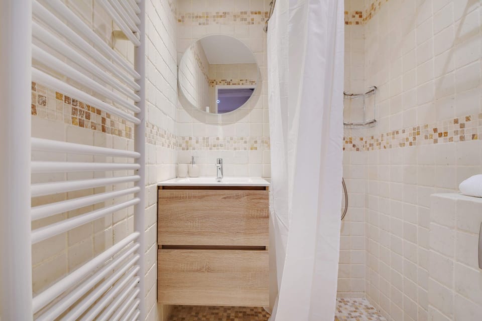 Salle d'eau avec douche et wc