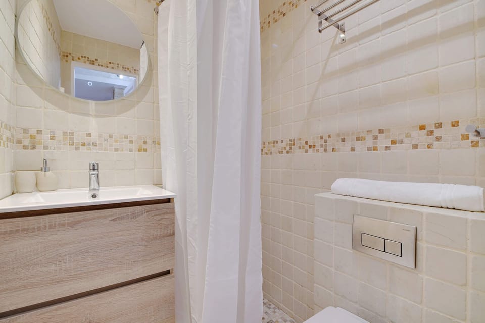 Salle d'eau avec douche et wc