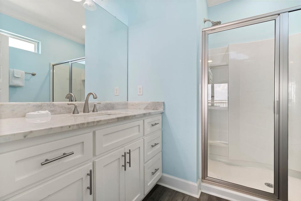 Dauphin Blue NW Private Bathroom