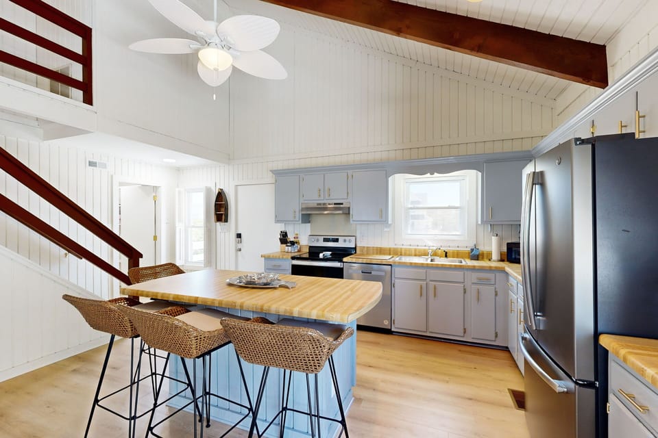 KH3265: Seascape Cove | Mid Level Kitchen